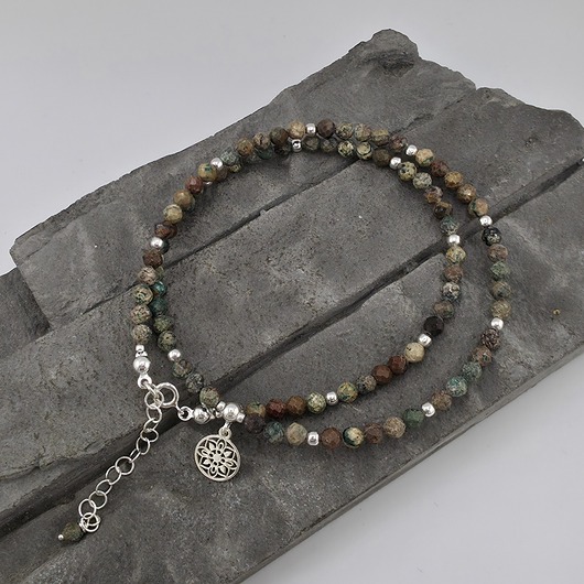 korale Subtelny naszyjnik z turkusami