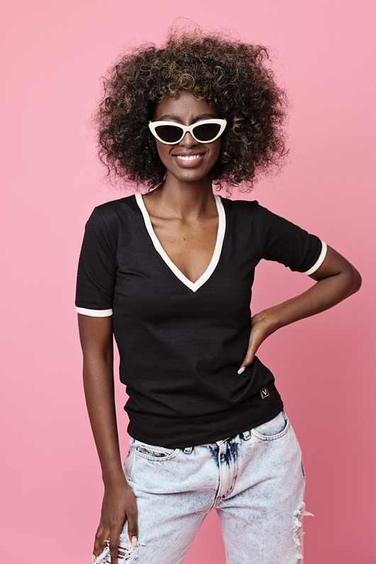 t-shirt damskie Czarny damski t-shirt BETTY