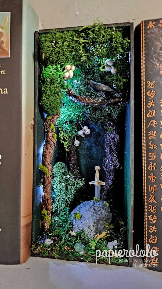 dodatki - różne Book nook diorama - legenda o królu Arturze
