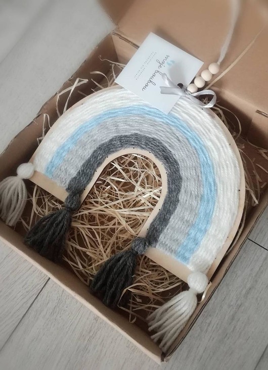 Drewniany proporczyk TĘCZA do pokoju dziecka Moje Boubou