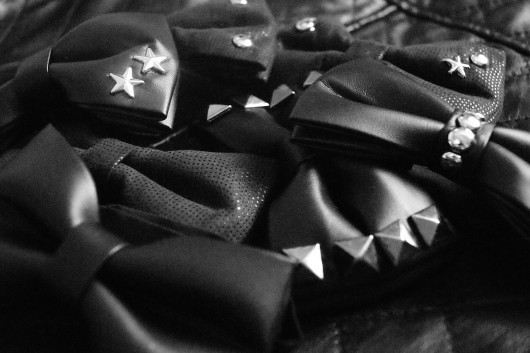 Mucha bowstyle czarna z ćwiekami bowstyle
