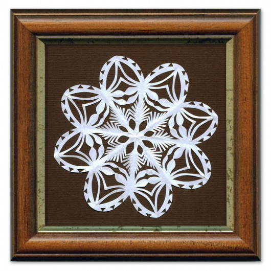 single SNOWFLAKE ( Art Paper-Cut-Out) na ludowo