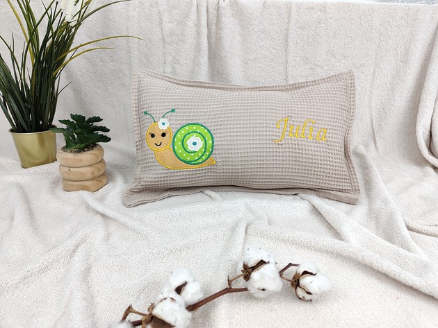 poduszki do pokoju dziecka Personalizowany prezent dla dziecka - imienna poduszka ze ślimaczkiem