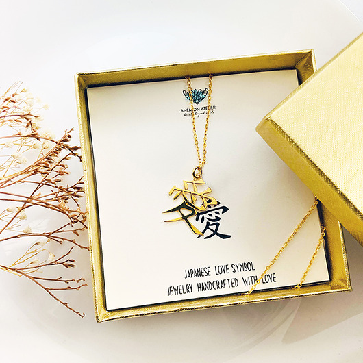 złote naszyjniki Naszynik z japońskim znakiem miłości- kanji