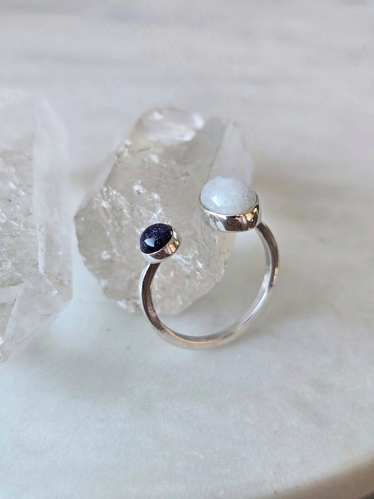 pierścionki srebrne Srebrny pierścionek z kamieniem księżycowym