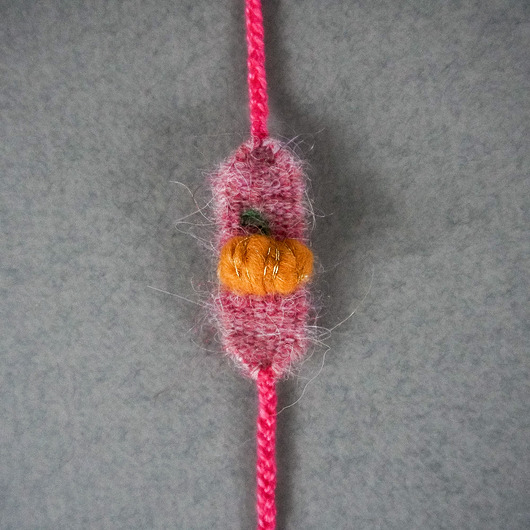 bransoletki - inne Bransoletka haftowana i wykonana ręcznie - dynia