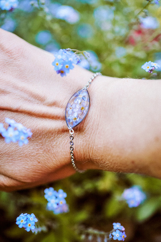 bransoletki z żywicy Bransoletka z niezapominajkami, biżuteria z żywicy