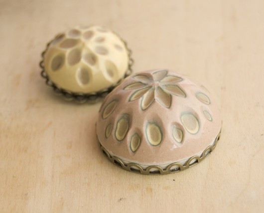 Broszka z oryginalnym ceramicznym oczkiem. imkadesign