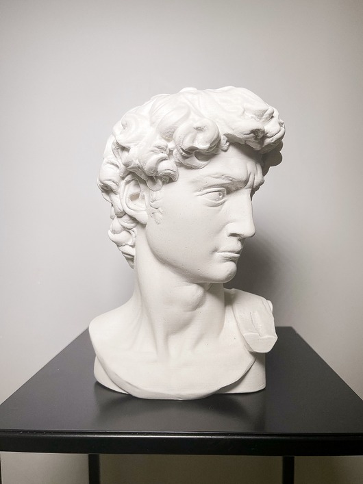 doniczki Doniczka Dawid rzeźba. Rękodzieło.