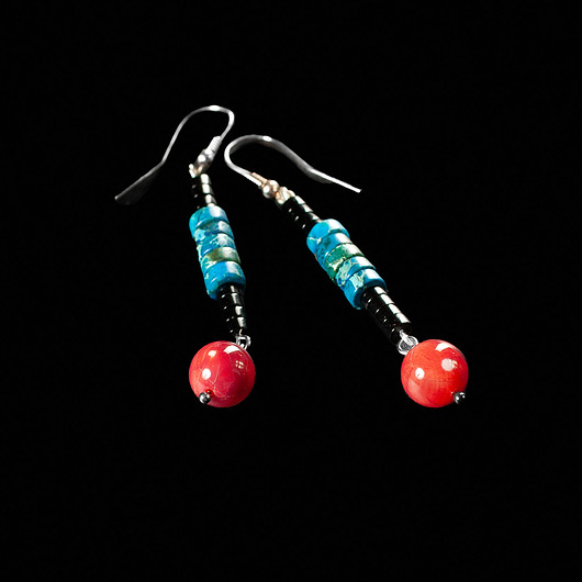 kolczyki z kamieniami Kolczyki z jaspisem, onyksem i agatem. [SK20]