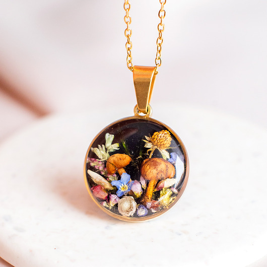 wisiory Naszyjnik z leśną kompozycją