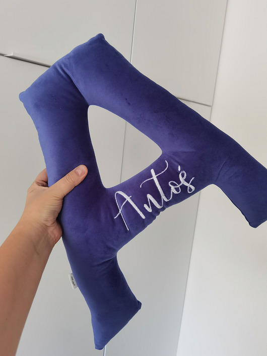 poduszki do pokoju dziecka Poduszka personalizowana - literka (kolory, tkaniny)