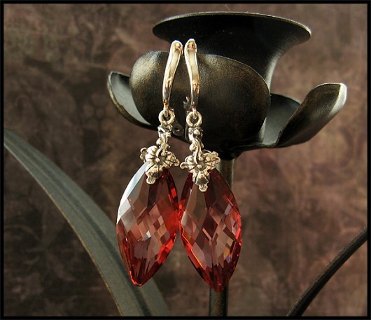 LUXURY- kryształ Swarovski Navette Red Magma Little Dreamer
