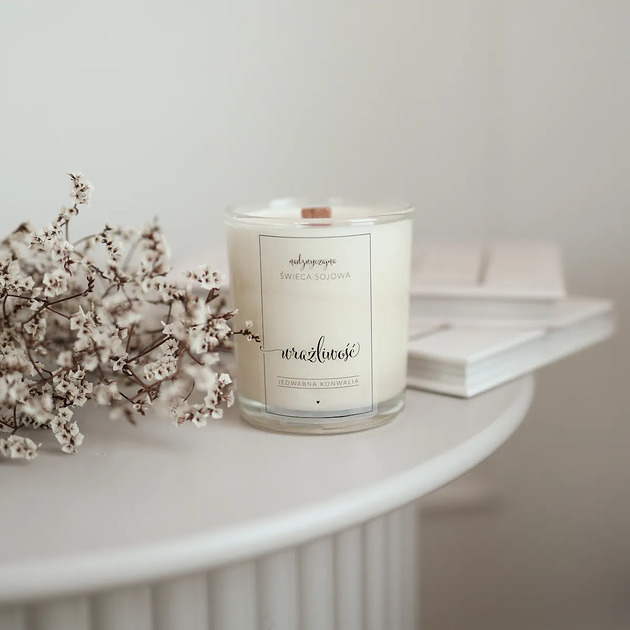 świeczniki i świece Świeca sojowa w szklance 180 ml - Wrażliwość JEDWABNA KONWALIA