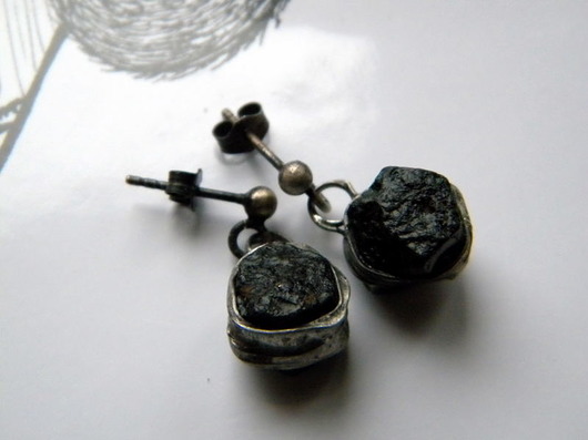 kolczyki wire wrapping turmaliny  - surowe  - sztyfciki