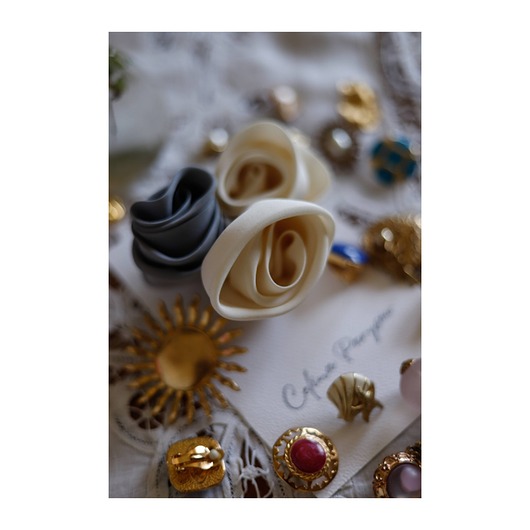 broszki Zestaw trzech jedwabnych broszek