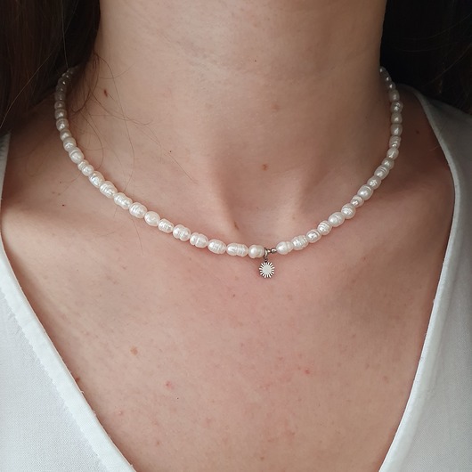 choker z pereł z zawieszką LEI handmade 