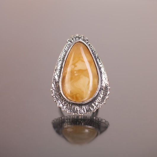 pierścionki srebrne Pierścionek z bursztynem bałtyckim miodowym łezka