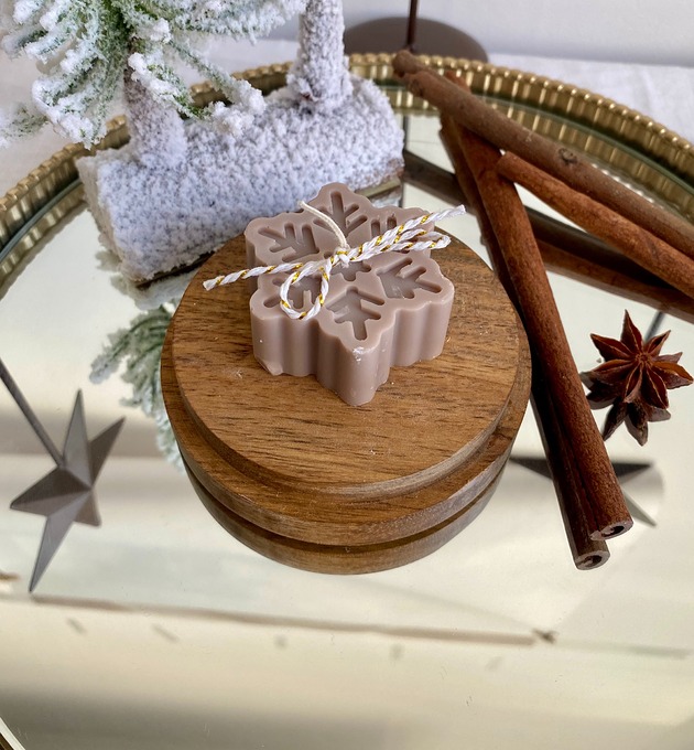 świeczniki i świece Świeca ekologiczna sojowa dekoracyjna "Snowflake" 25x55mm