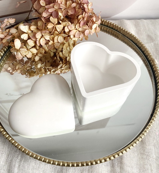 świeczniki i świece Szkatułka/ puzderko dekoracyjne z gipsu w kształcie serca 100x73x94mm