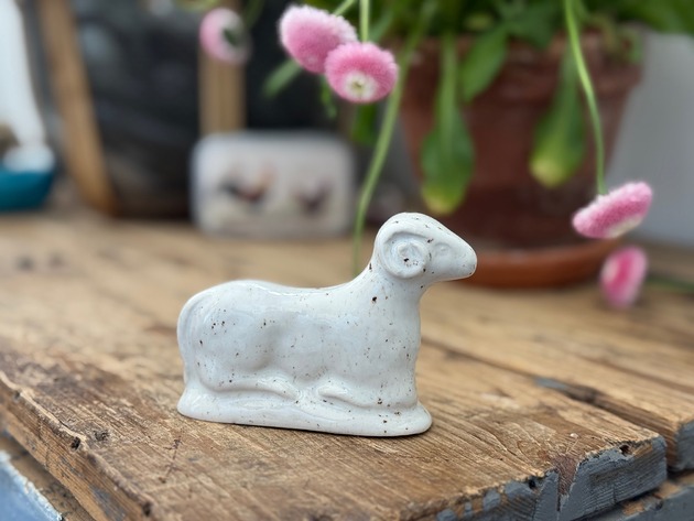 ozdoby wielkanocne Baranek wielkanocny jedyny w kolorze Biały Piryt