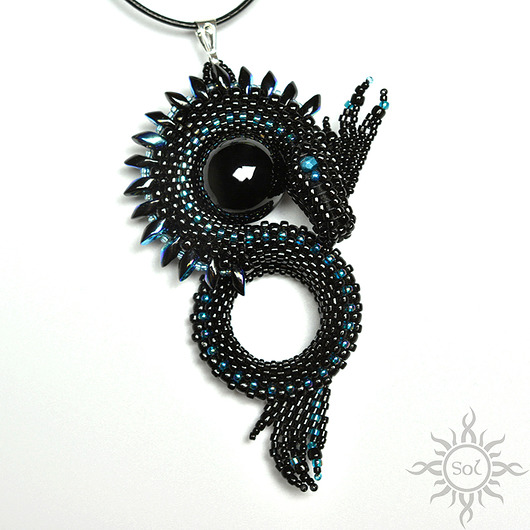 wisiory Derven, wisior ze smokiem, beading