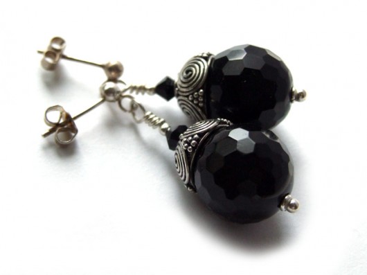 Simple Black Theopanu
