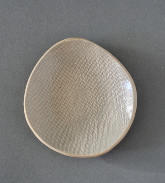 mały talerzyk ceramiczny dekoracyjny studio m.
