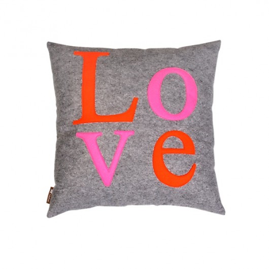 Poduszka Love pomarańczowo-różowe Lilyshop