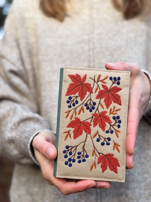 portfele damskie Haftowany portfel - winobluszcz