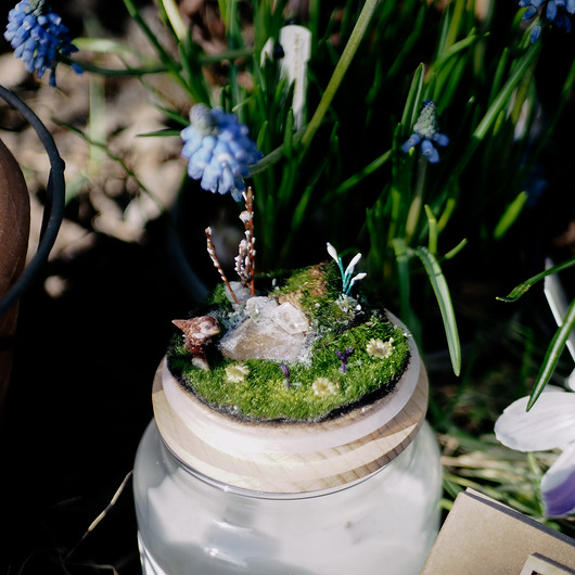 świeczniki i świece Świeca prezentowa "The Early Spring Story" z albumem- zapach przedwiośnia