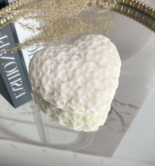 świeczniki i świece Świeca sojowa dekoracyjna "Rose Heart" 98x42mm