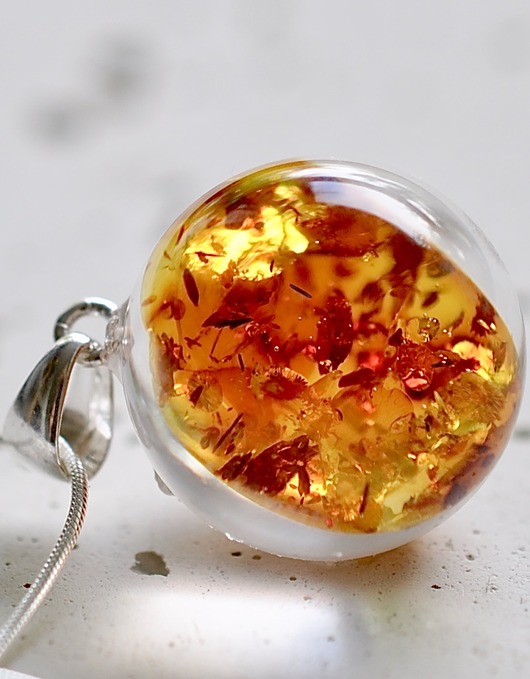 Bursztyn w naszyjniku Grol Jewellery
