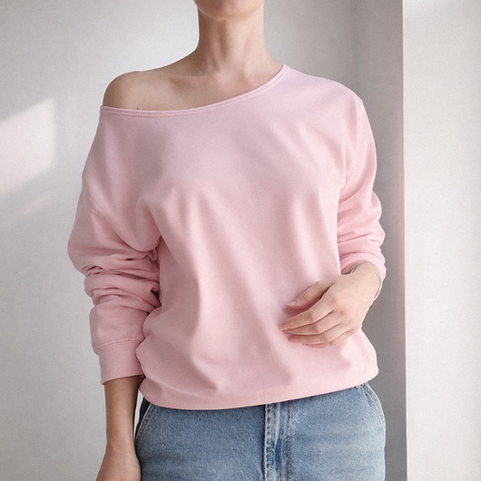 bluza bez kaptura damska Bluza jasnoróżowa z szerokim dekoltem