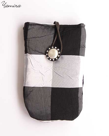 Etui :: black & white :: yamira