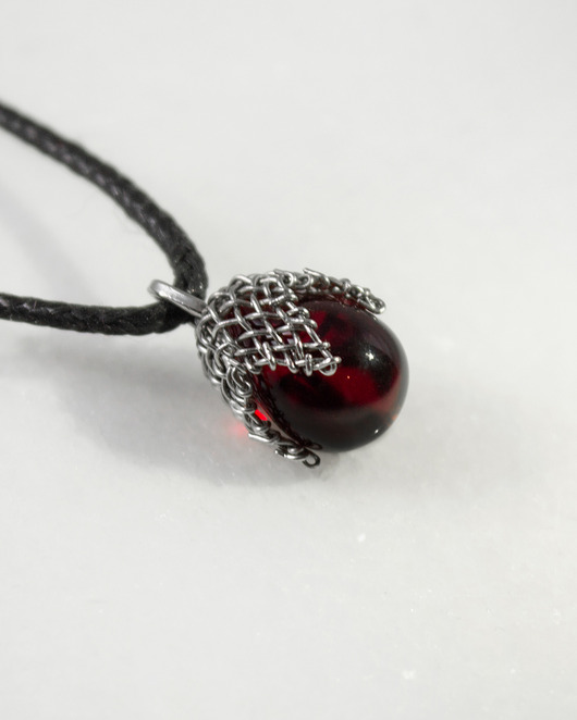 wisiory Ciemnoczerwona kropla w siateczce - wisior XS