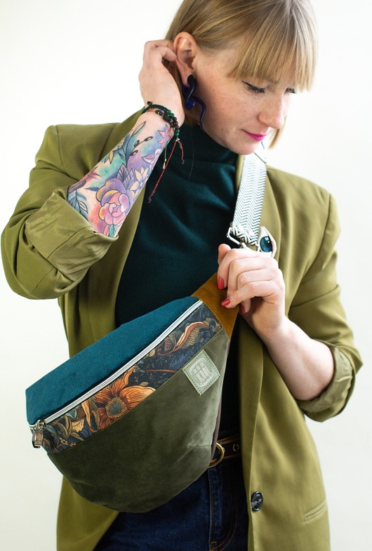 saszetka nerka Nerka damska w kolorze zielonym KWIATOWY OBRAZ