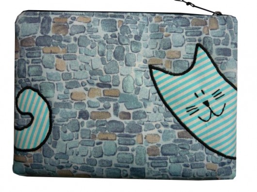 Kot Wacek i niebieski mur... -etui na tablet Gazynia