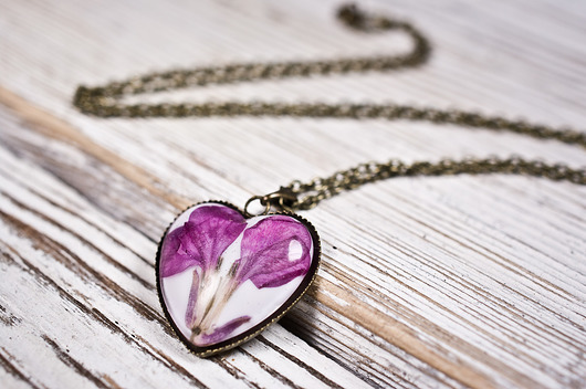 Naszyjnik z żywicy w kształcie serca So Jewelry