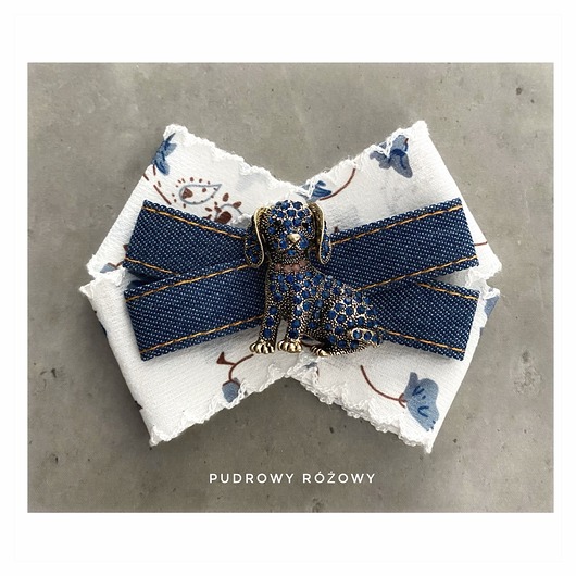 broszki Brosza z kolekcji Jeans  z Pieskiem z kryształków