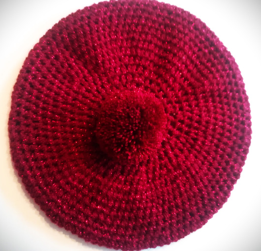 czapki damskie Unikatowy beret w kolorze cerwonego wina .