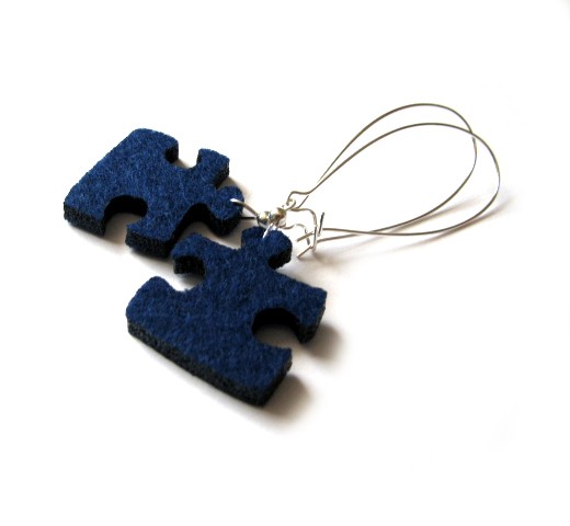 granatowe puzzle felt label