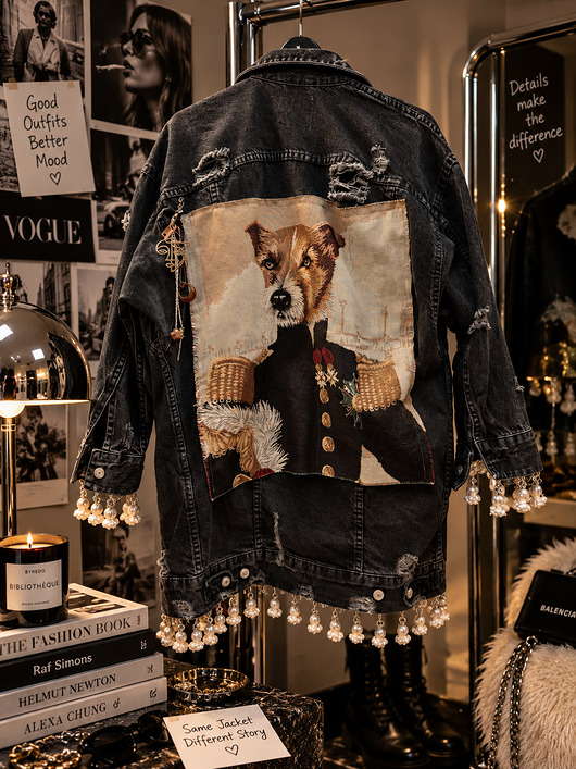 kurtki damskie Customowa kurtka jeansowa z gobelinem i perłami