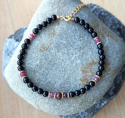 bransoletki z kamieni naturalnych Bransoletka turmalinowa w wersji z opalami