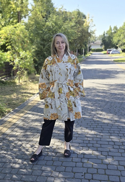 bluzki kimonowe damskie Kimono 100% len w kwiaty, wiązane paskiem.