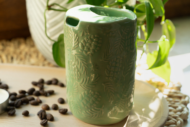 kubki Ceramiczny kubek na wynos z motywem leśnym handmade