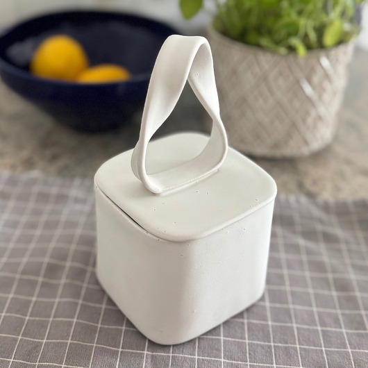 pojemniki kuchenne Ceramiczna maselniczka francuska / Elegancki akcent na Twoim stole