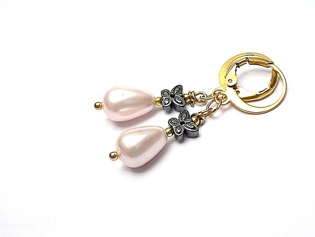 kolczyki pozłacane Kolczyki pozłacane Pearls pink and butterfly graphite 
