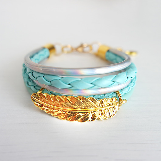 bransoletki skórzane Bransoletka - Piórko - turkusowa, złota