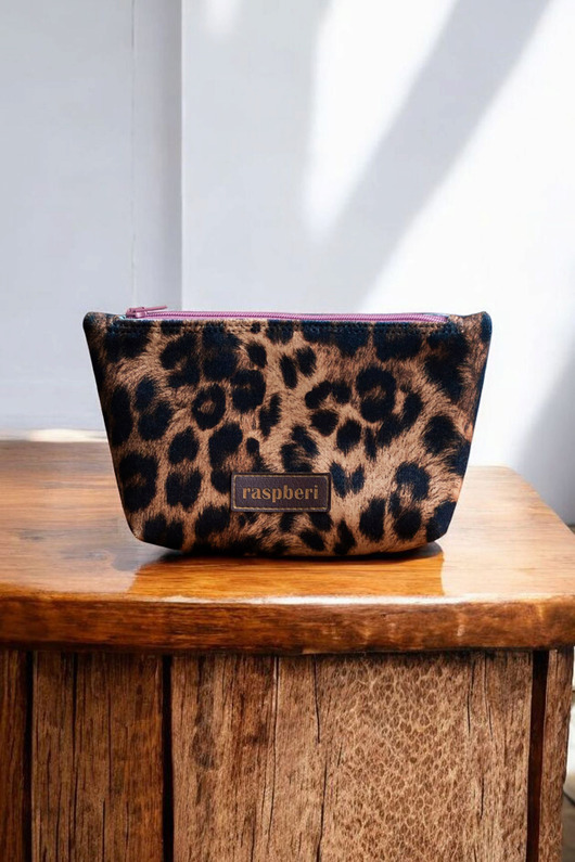 kosmetyczki Kosmetyczka MIDI z weluru w panterkę